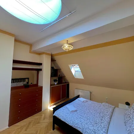 Comfortable 3 Bedroom In The Heart Of Apartment *