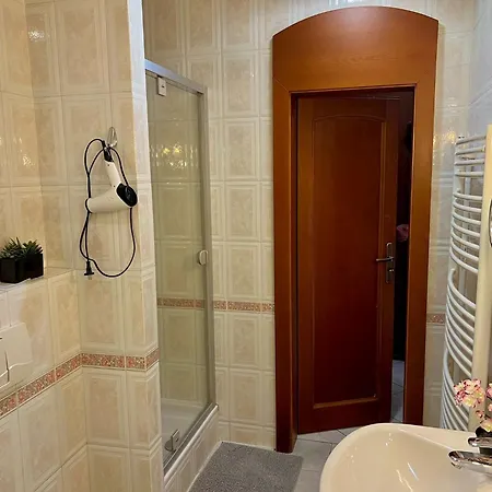 Appartamento Comfortable 3 Bedroom In The Heart Of