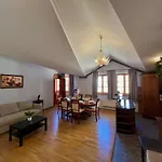 Comfortable 3 Bedroom In The Heart Of Apartment *