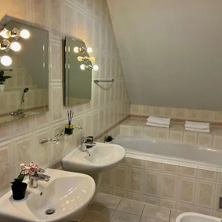 Comfortable 3 Bedroom In The Heart Of Apartman *