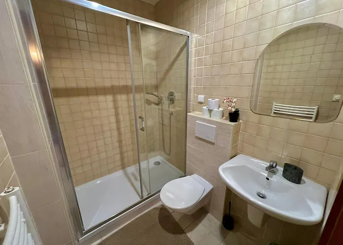 Comfortable 3 Bedroom In The Heart Of Apartamento Praga